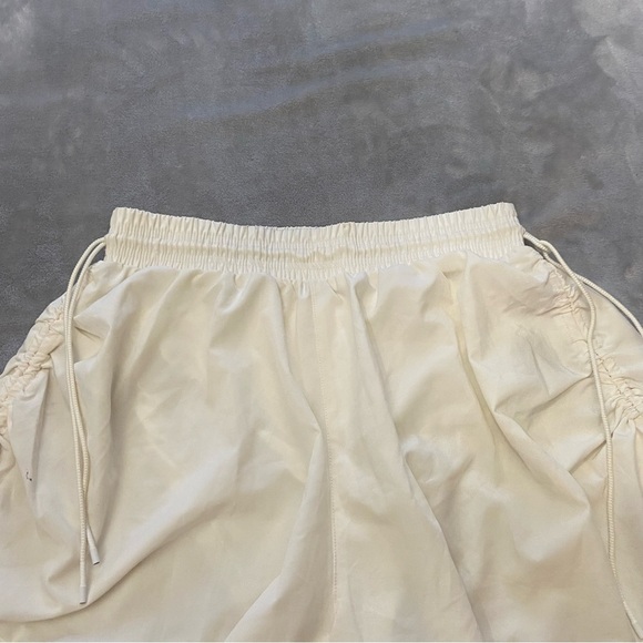 New! Free People FP Movement Ivory Side Ties Ruched Active Shorts 3097 - Picture 3 of 12